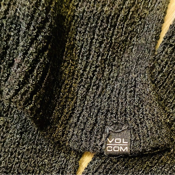 Size Medium Volcom Black Knit Sweater. - Picture 3 of 3